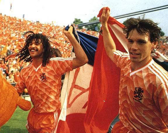 回顾欧冠历史：最具活力时期的连续新冠军